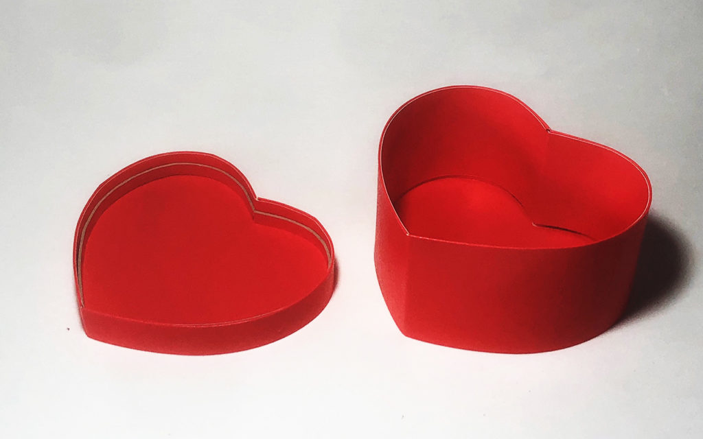 Scatola cuore in filo abaca rosso  COD. 40041914 – Bottega Solidale  Altromercato Genova
